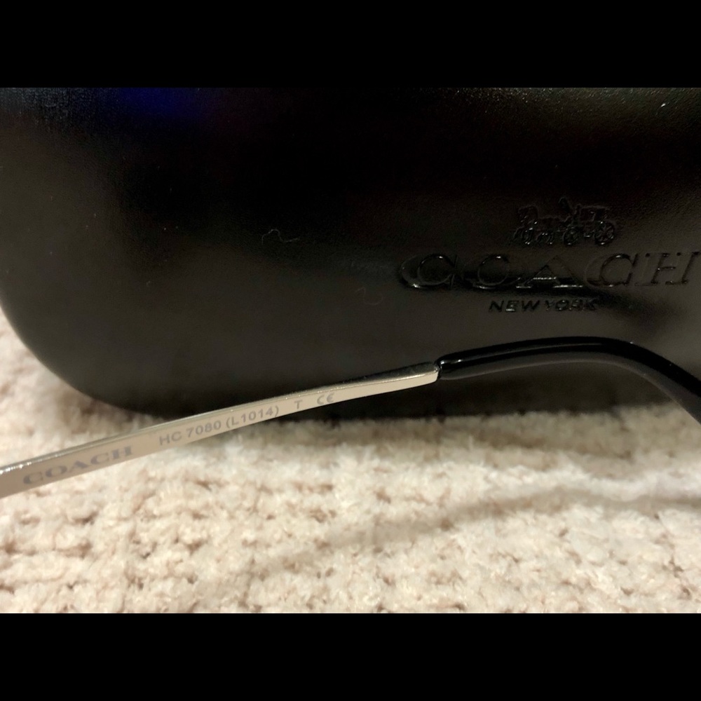 🕶🤗 Coach Sunglasses 🤗🕶 - Picture 3 of 6